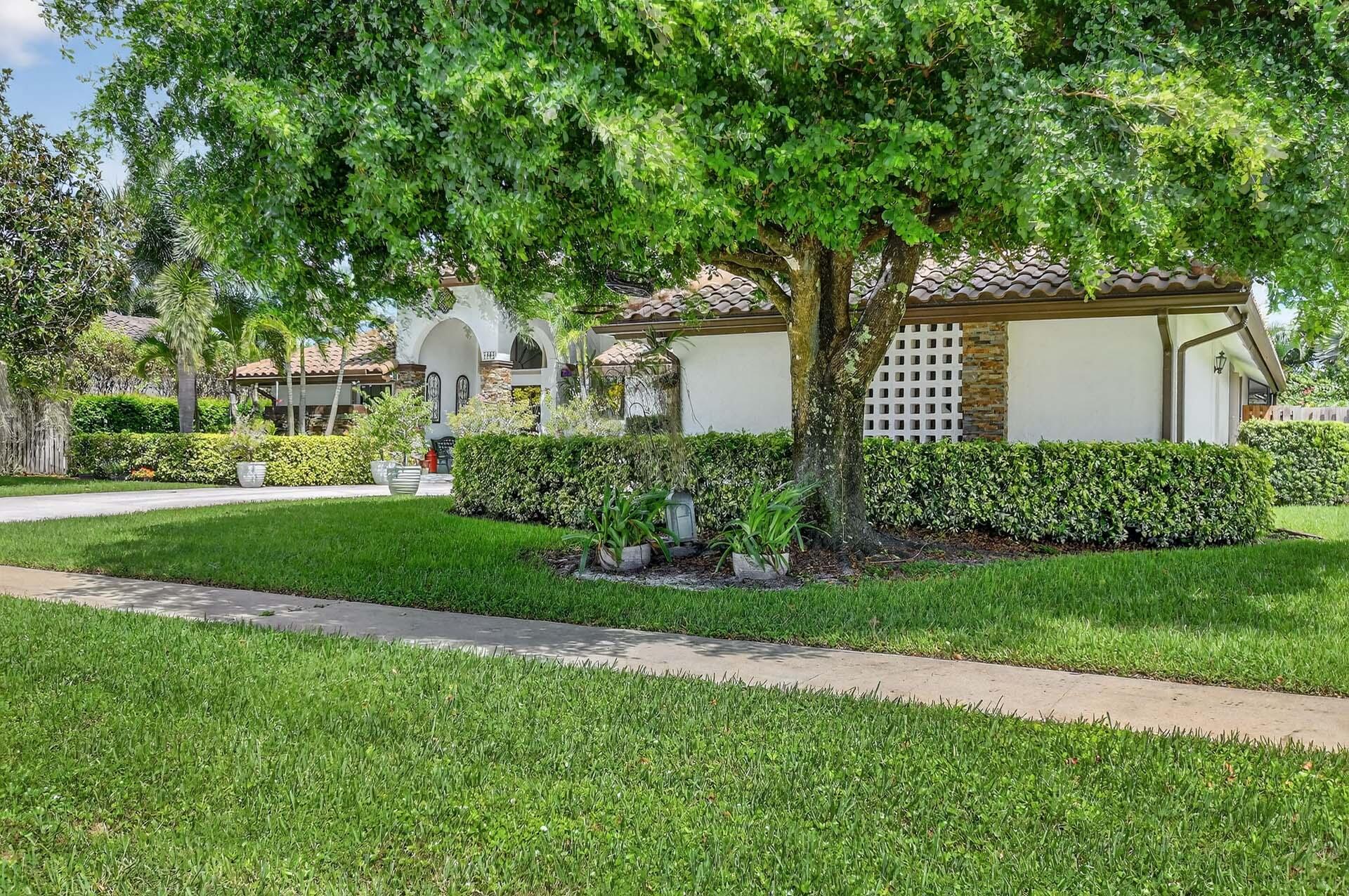 GREENVIEW SHORES 2 OF WEL - Residential
