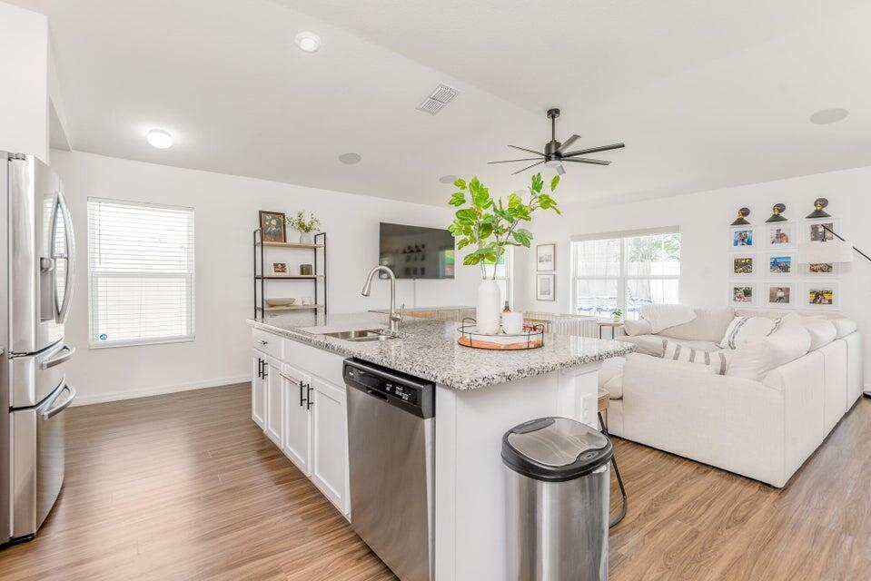 PINE TRACE THIRD REPLAT - Residential Lease