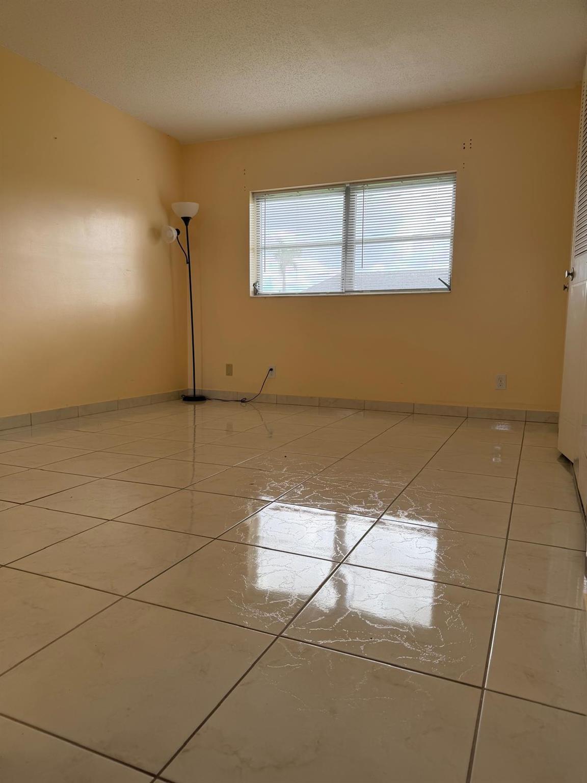 CRESTHAVEN VILLAS CONDO 3 - Residential