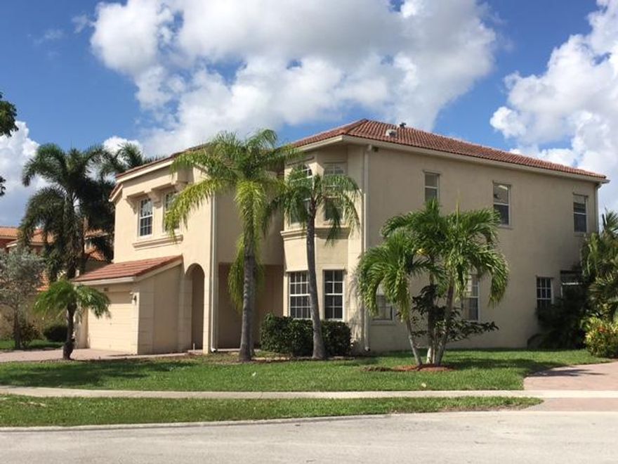 It is just freshly painted and cleaned, new microwave, range washer, dryer. Pool with screen, back to large lake. 5/2.5 about 3000sf. located near cul de sac. Beautiful Olympia. A- rated school, close to Mall, school, hospital, dinning, shopping all in 5 minute driving distance.