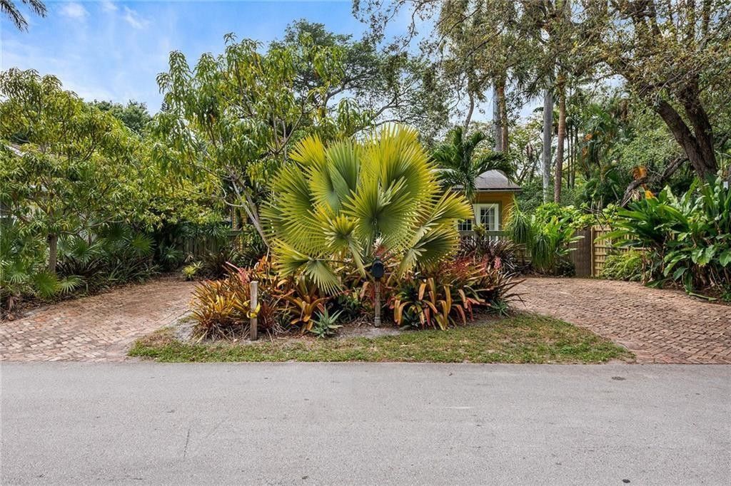 Photo of 709 SW 12th Avenue, Fort Lauderdale, FL 33312 (MLS # F10398271)