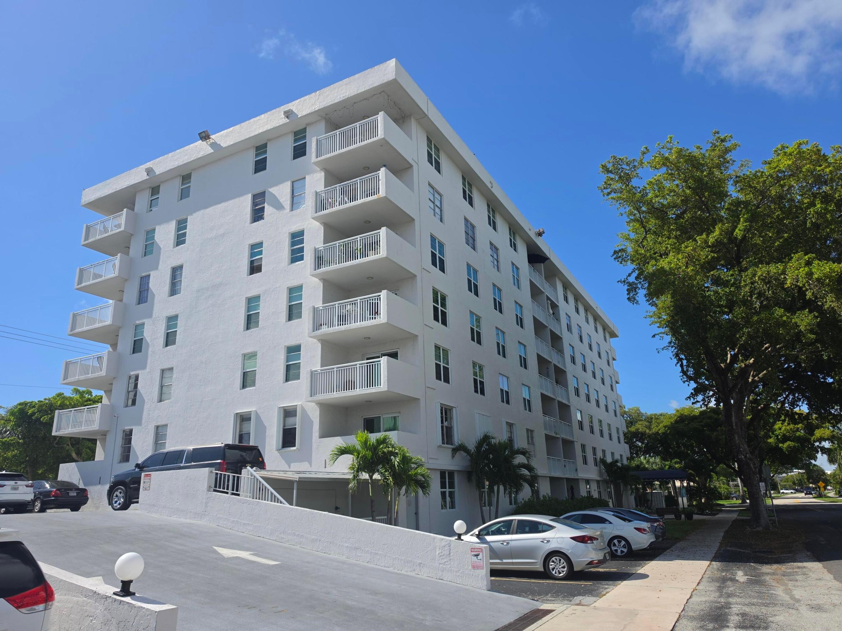 IMPERIAL POINT CONDO - Residential
