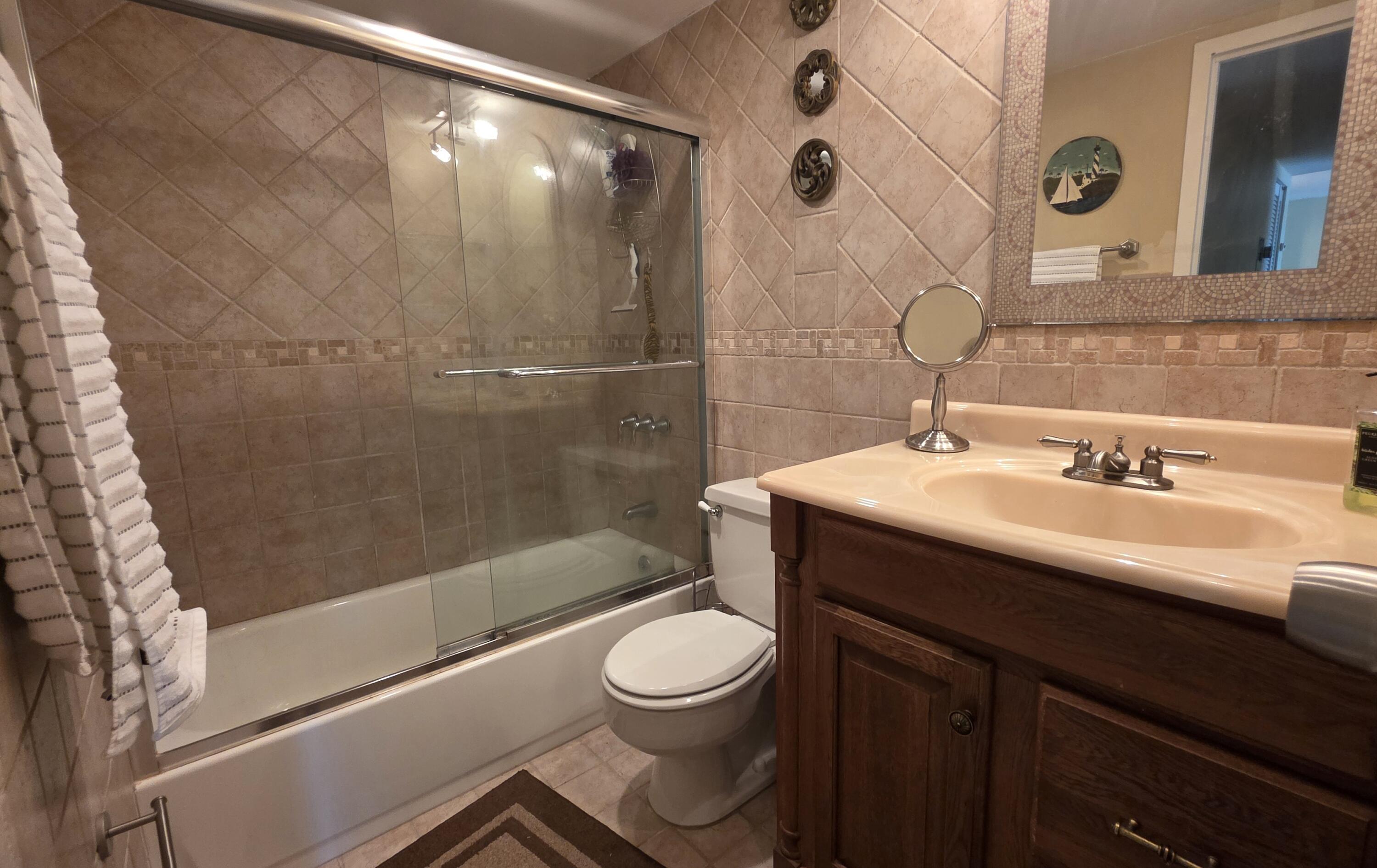 IMPERIAL POINT CONDO - Residential