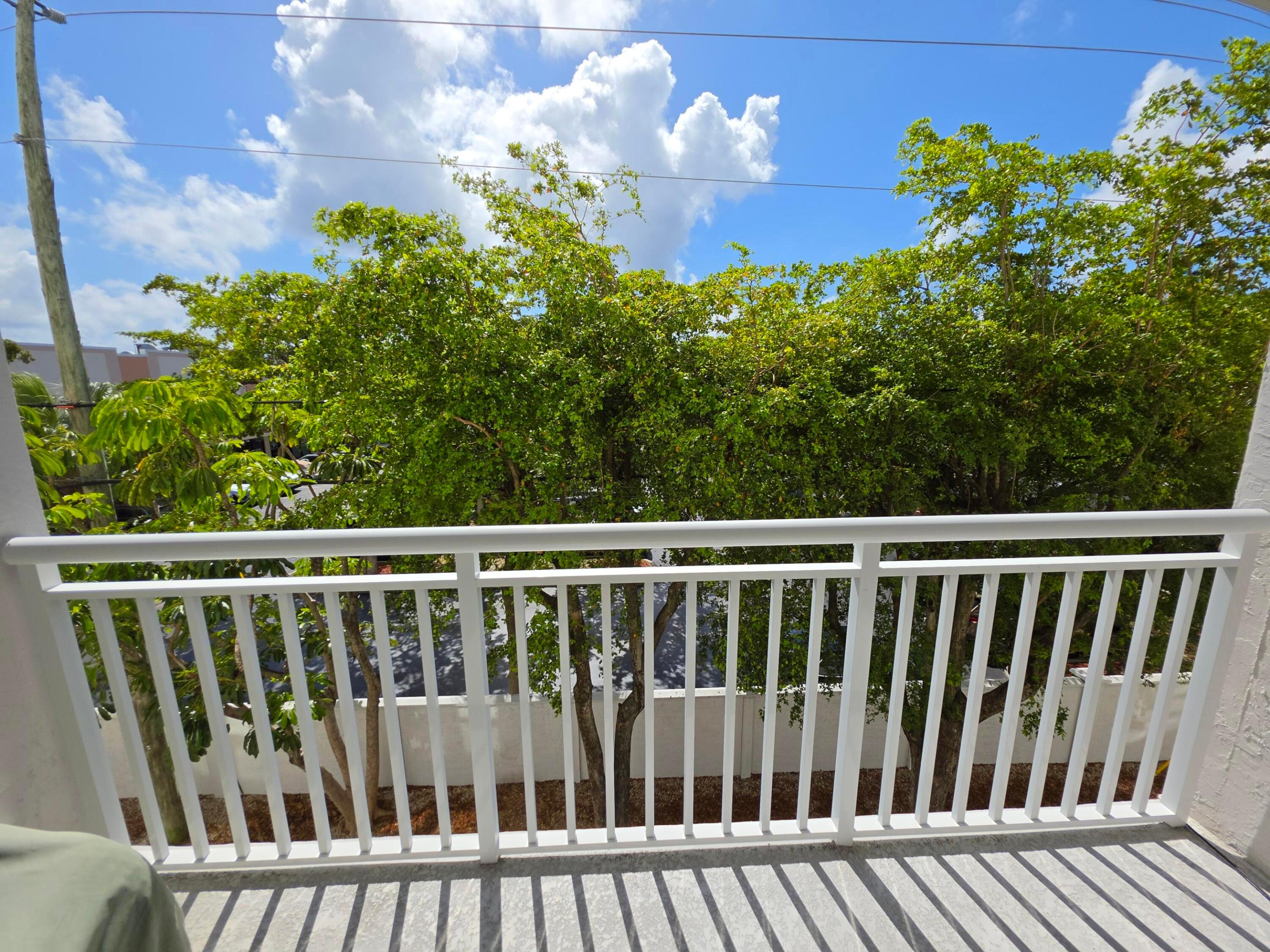 IMPERIAL POINT CONDO - Residential