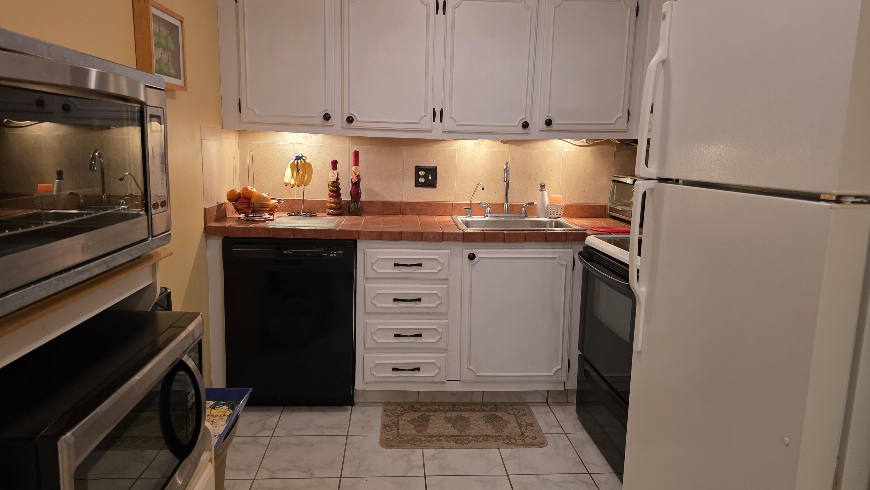 IMPERIAL POINT CONDO - Residential