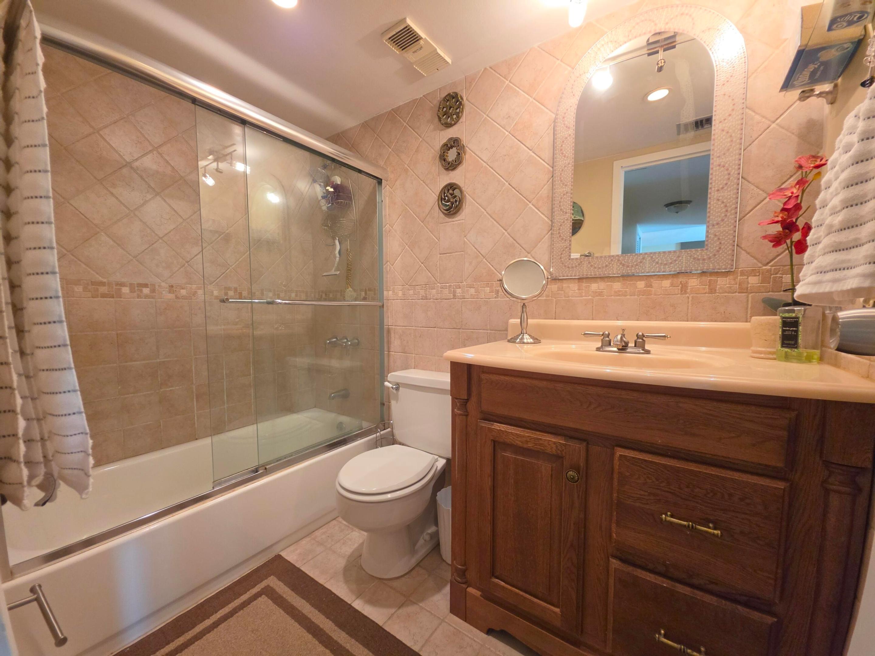 IMPERIAL POINT CONDO - Residential
