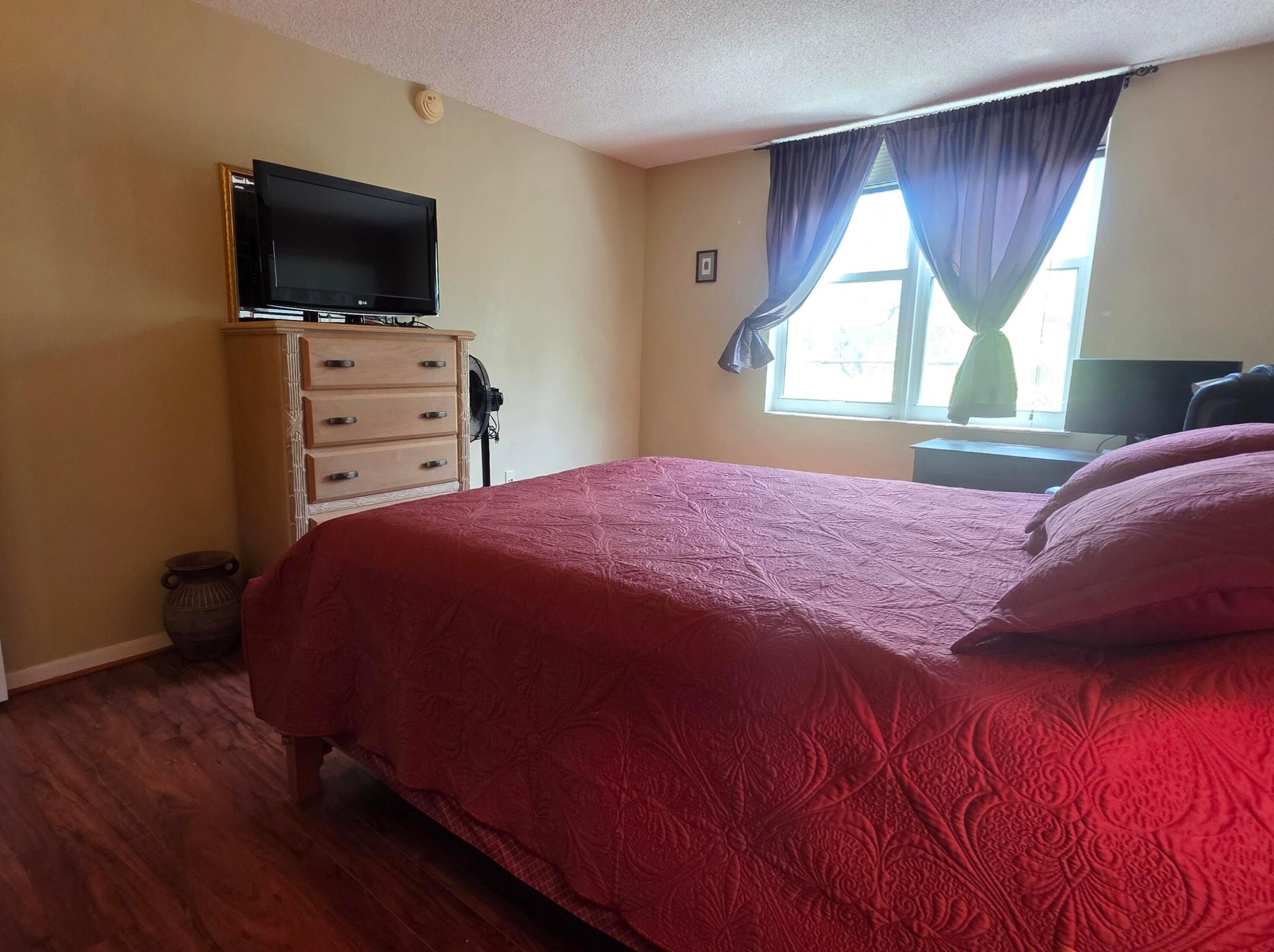 IMPERIAL POINT CONDO - Residential