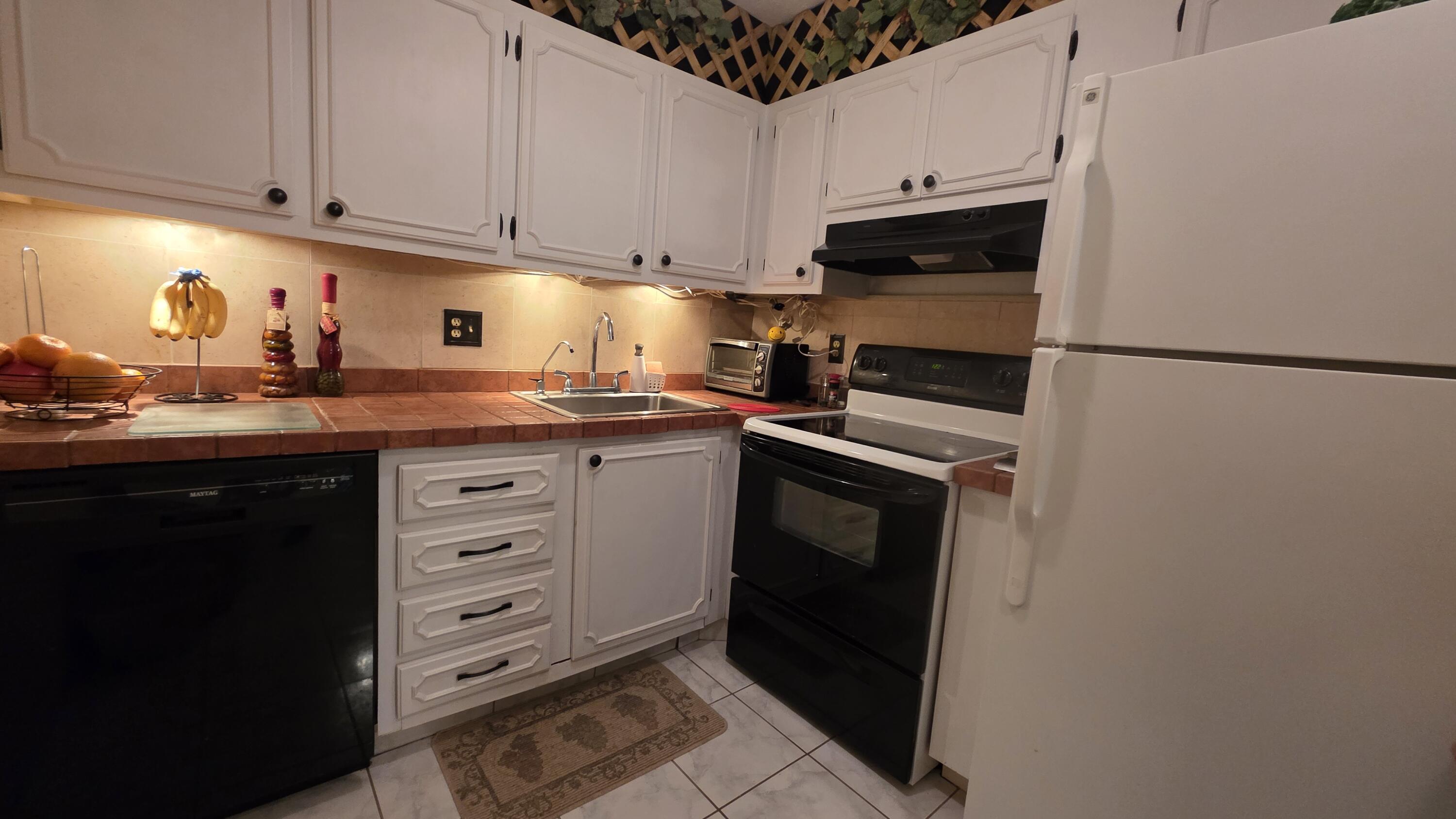 IMPERIAL POINT CONDO - Residential