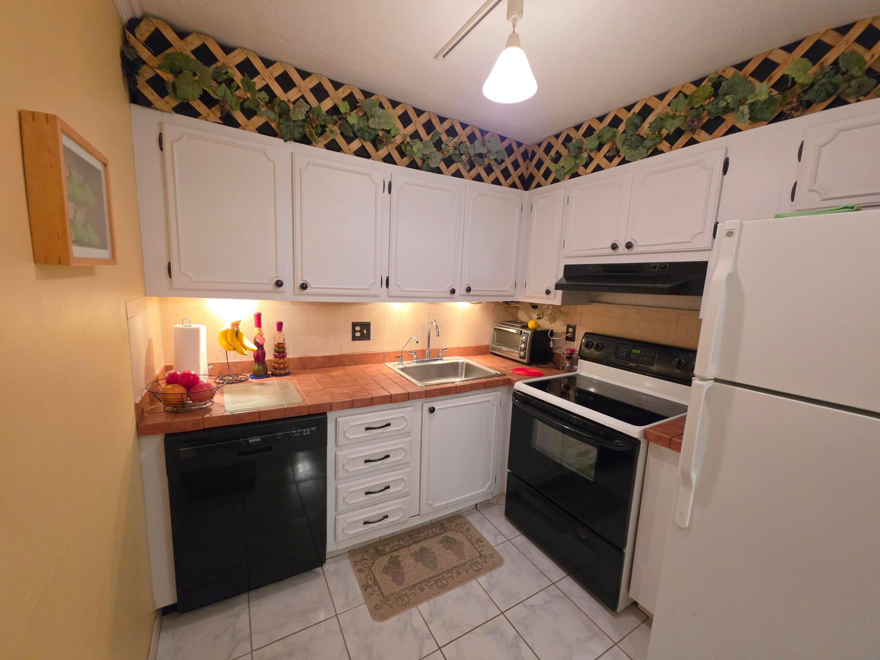 IMPERIAL POINT CONDO - Residential