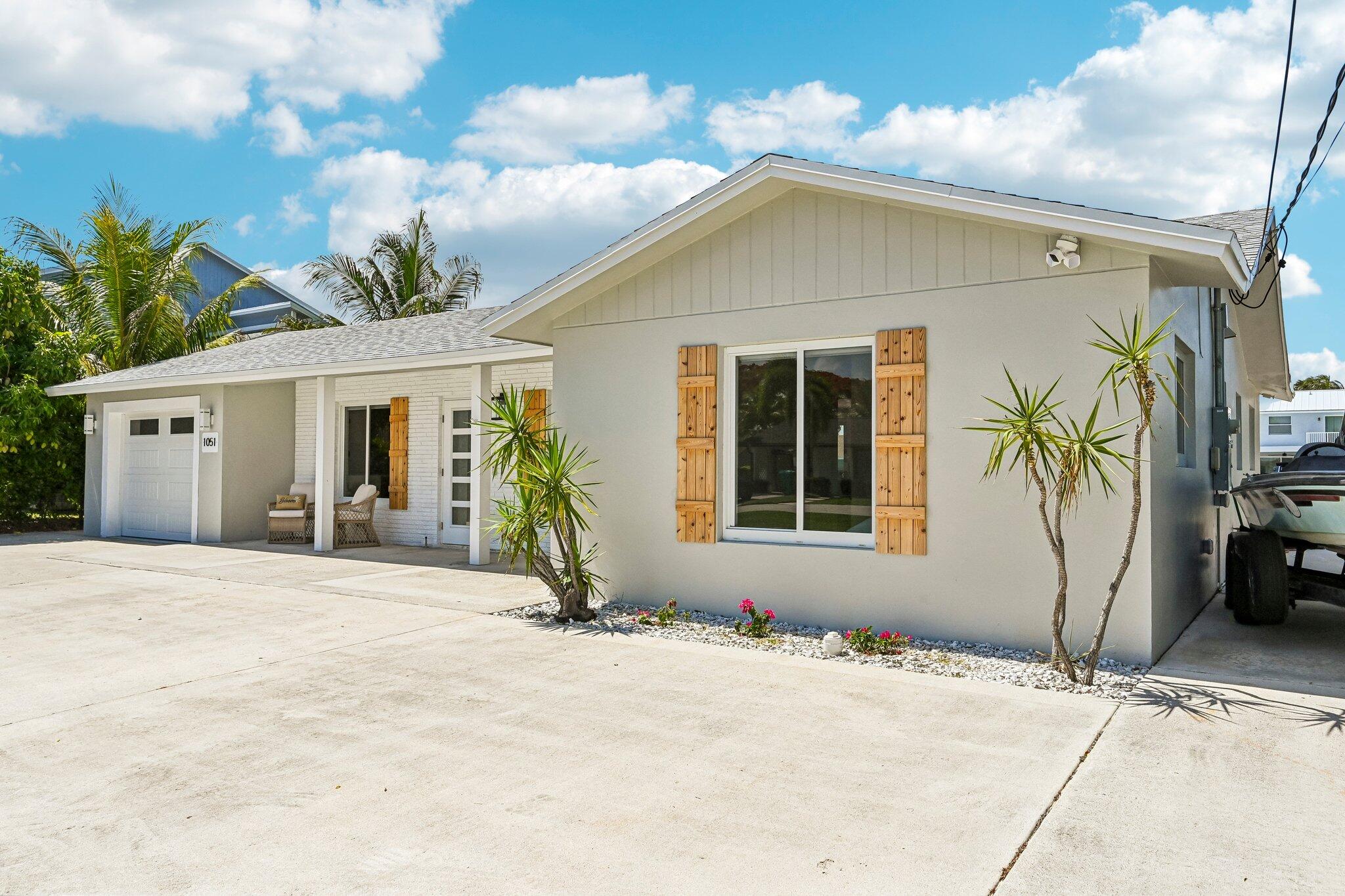 1051 SW 25th Avenue