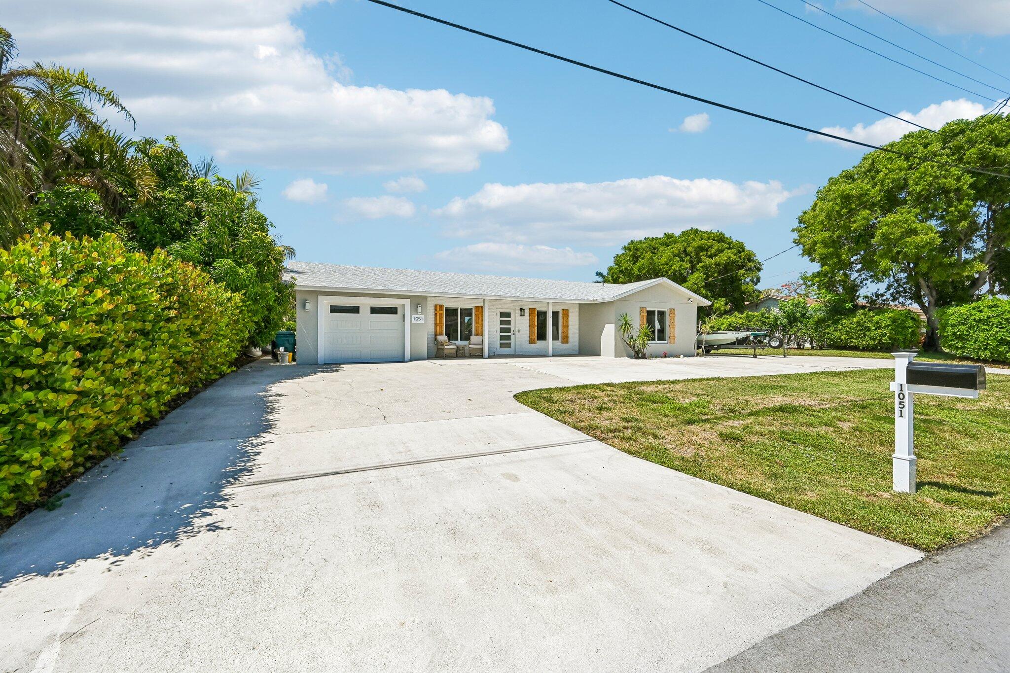 1051 SW 25th Avenue
