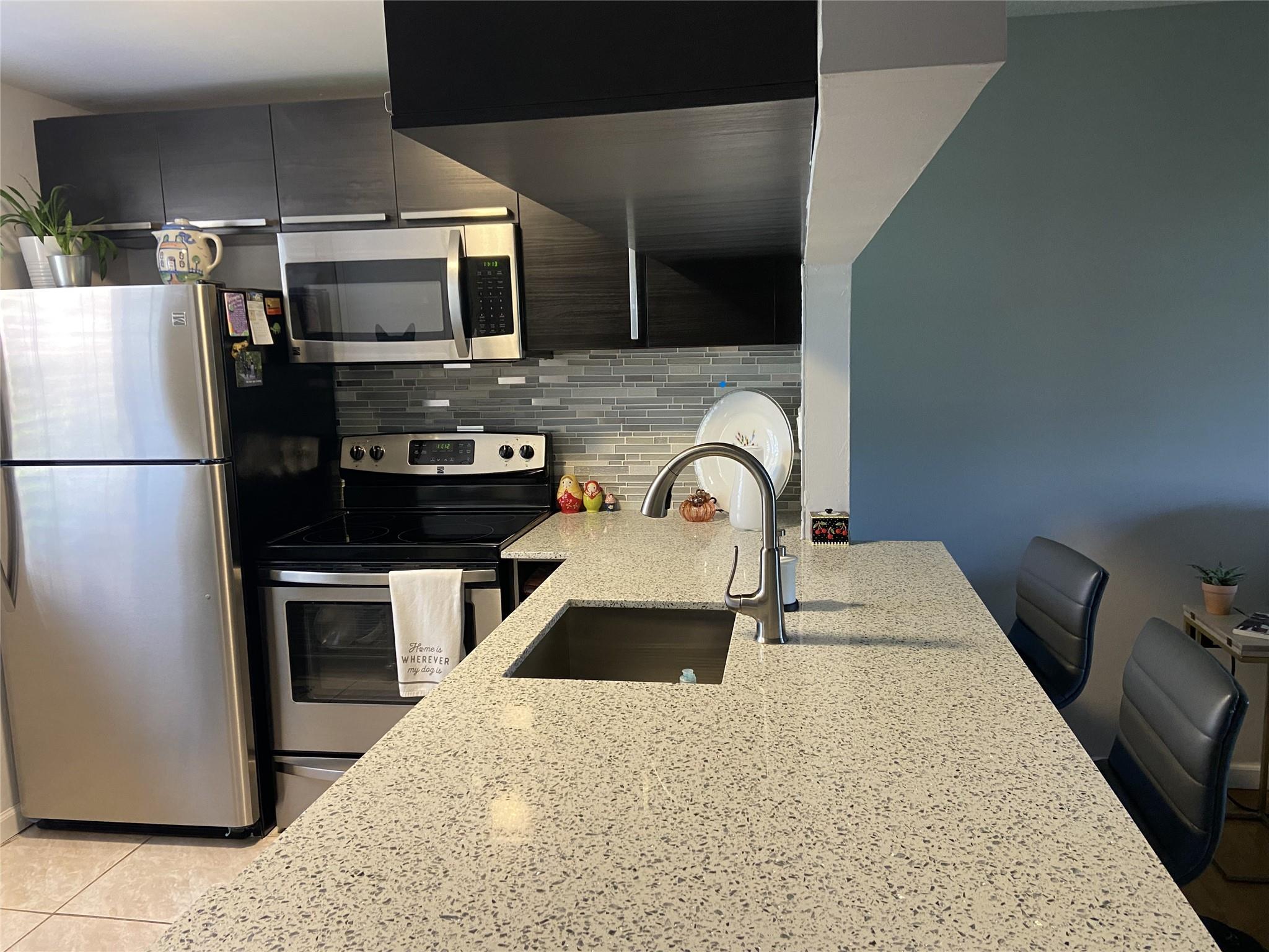 SUNRISE LAKES 4 - Residential