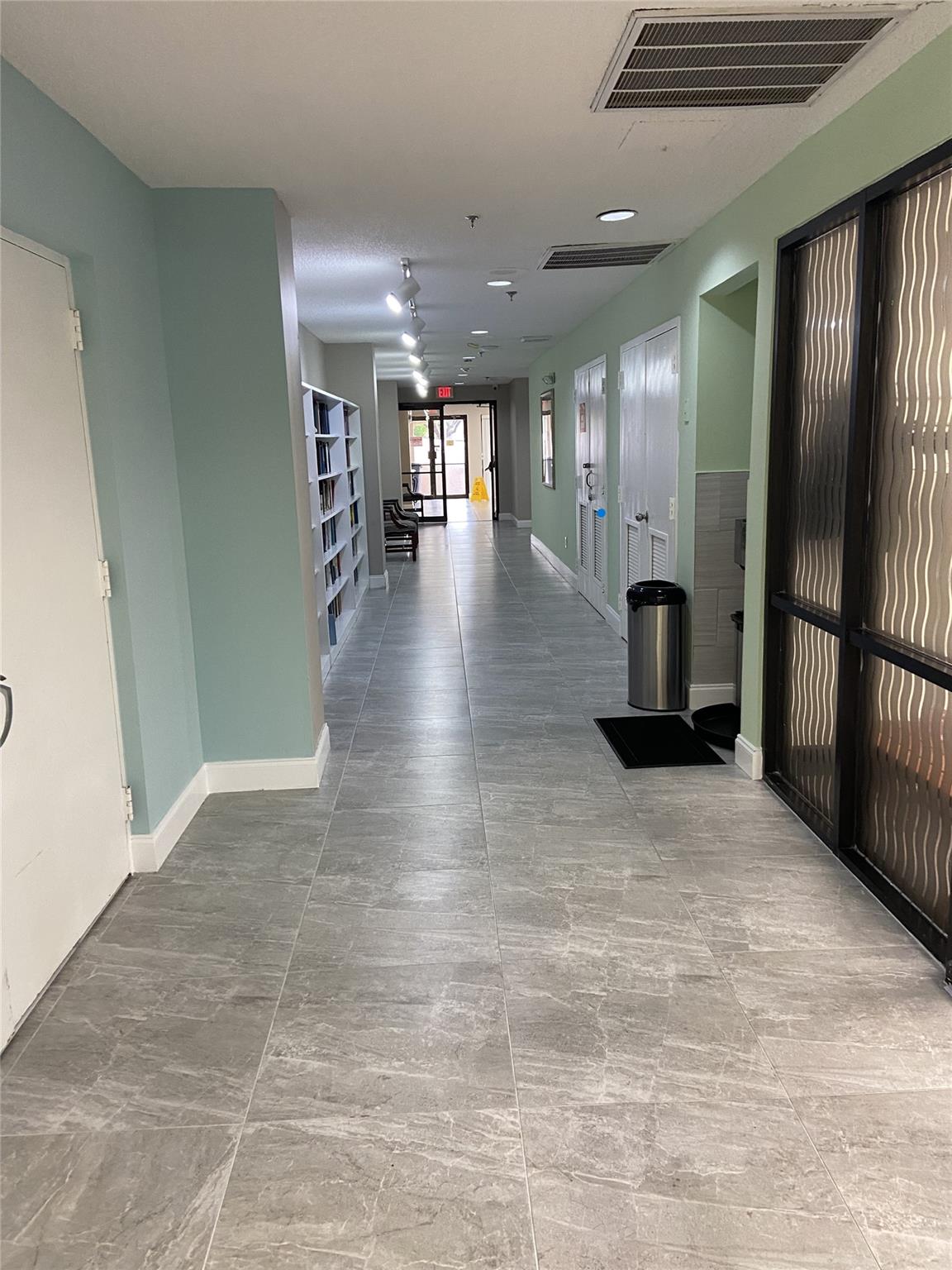 SUNRISE LAKES 4 - Residential