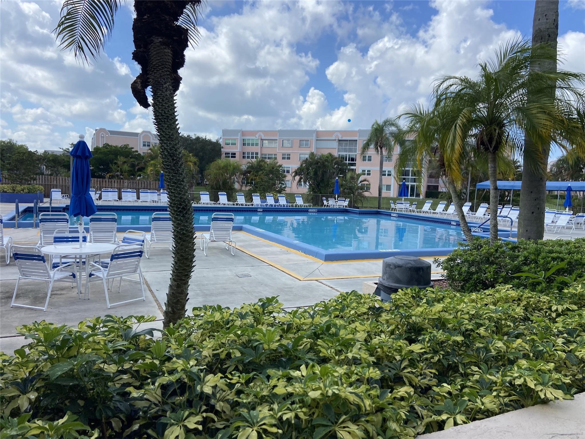 SUNRISE LAKES 4 - Residential