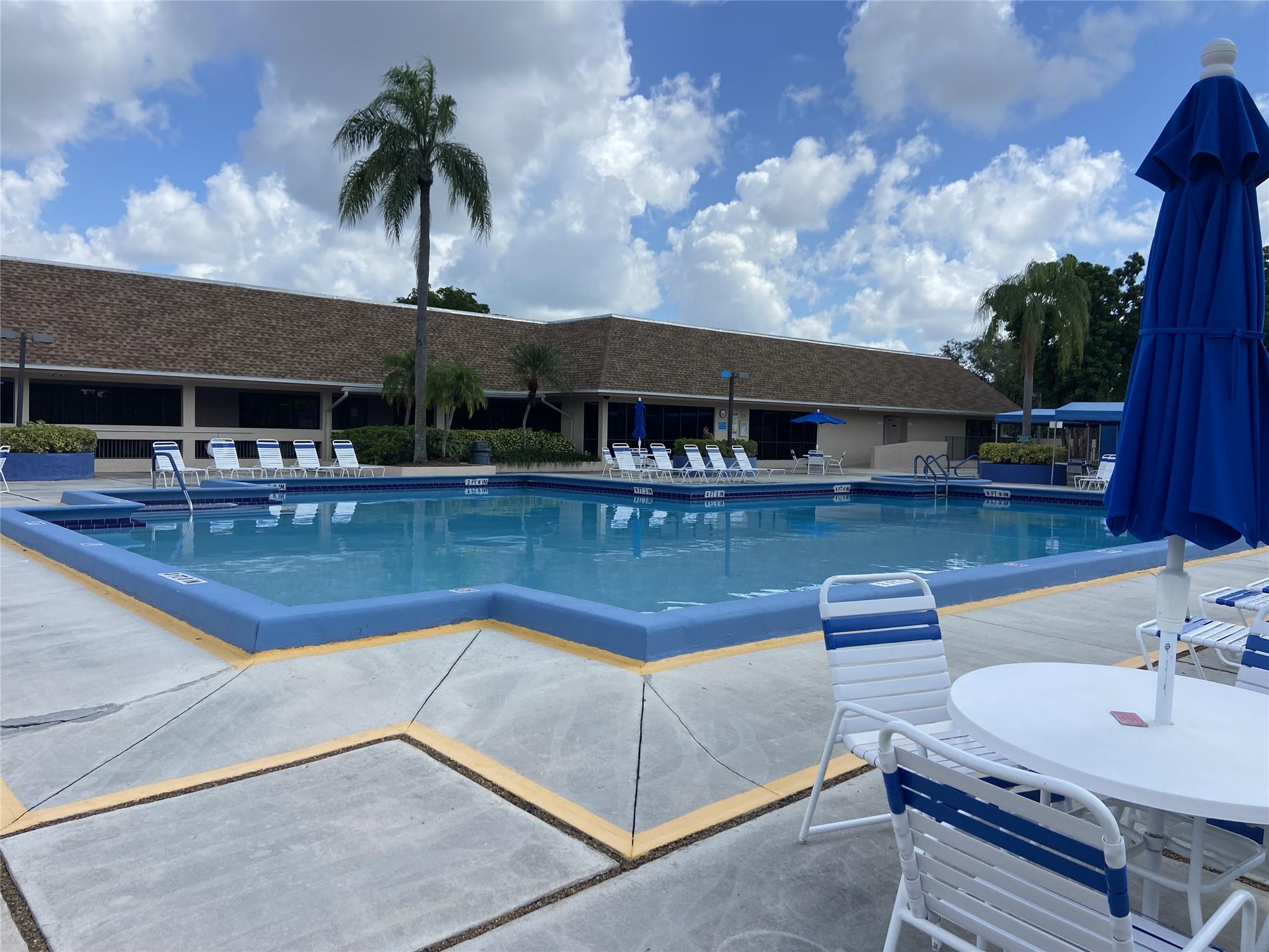 SUNRISE LAKES 4 - Residential