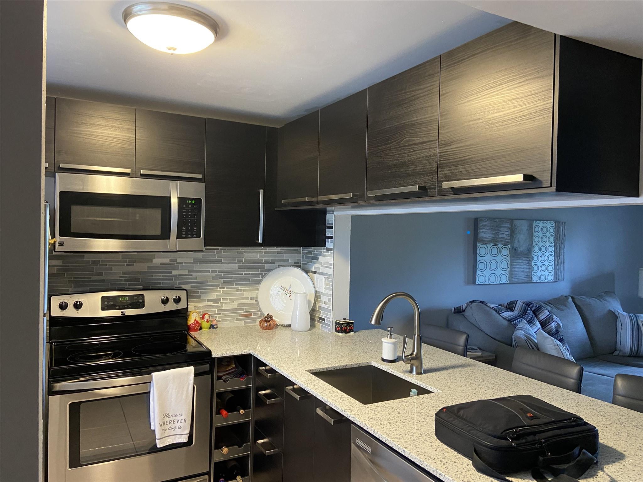 SUNRISE LAKES 4 - Residential