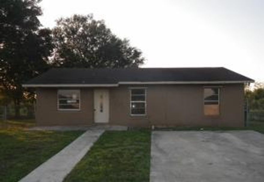 Simple yet lovely 3bedroom-1bathroom home located in Tripp Add South Bay. It has huge backyard that can accomodate family gatherings, wide driveway to park,open patio and fence. Neutral color kitchen,pantry, spacious bedroom that has ample closet space. This home is located near schools, shopping, dining and main roads!