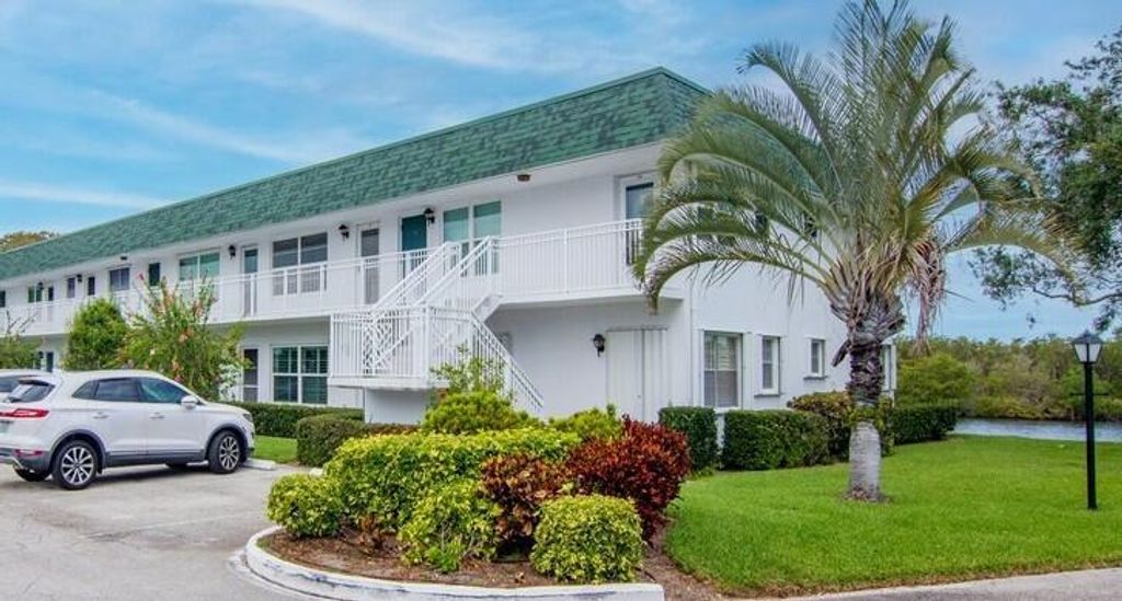 Photo of 2800 Indian River Boulevard #F8, Vero Beach, FL 32960 (MLS # R11133492)