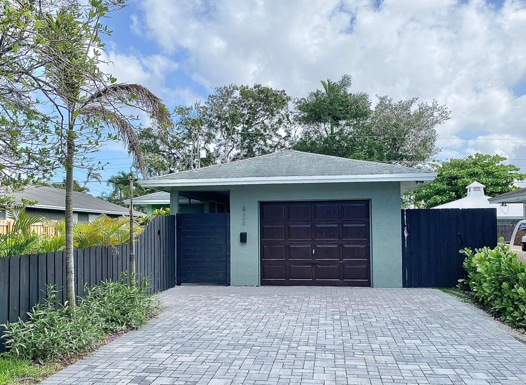 Photo of 424 NE 23rd Street, Wilton Manors, FL 33305 (MLS # B26022337)