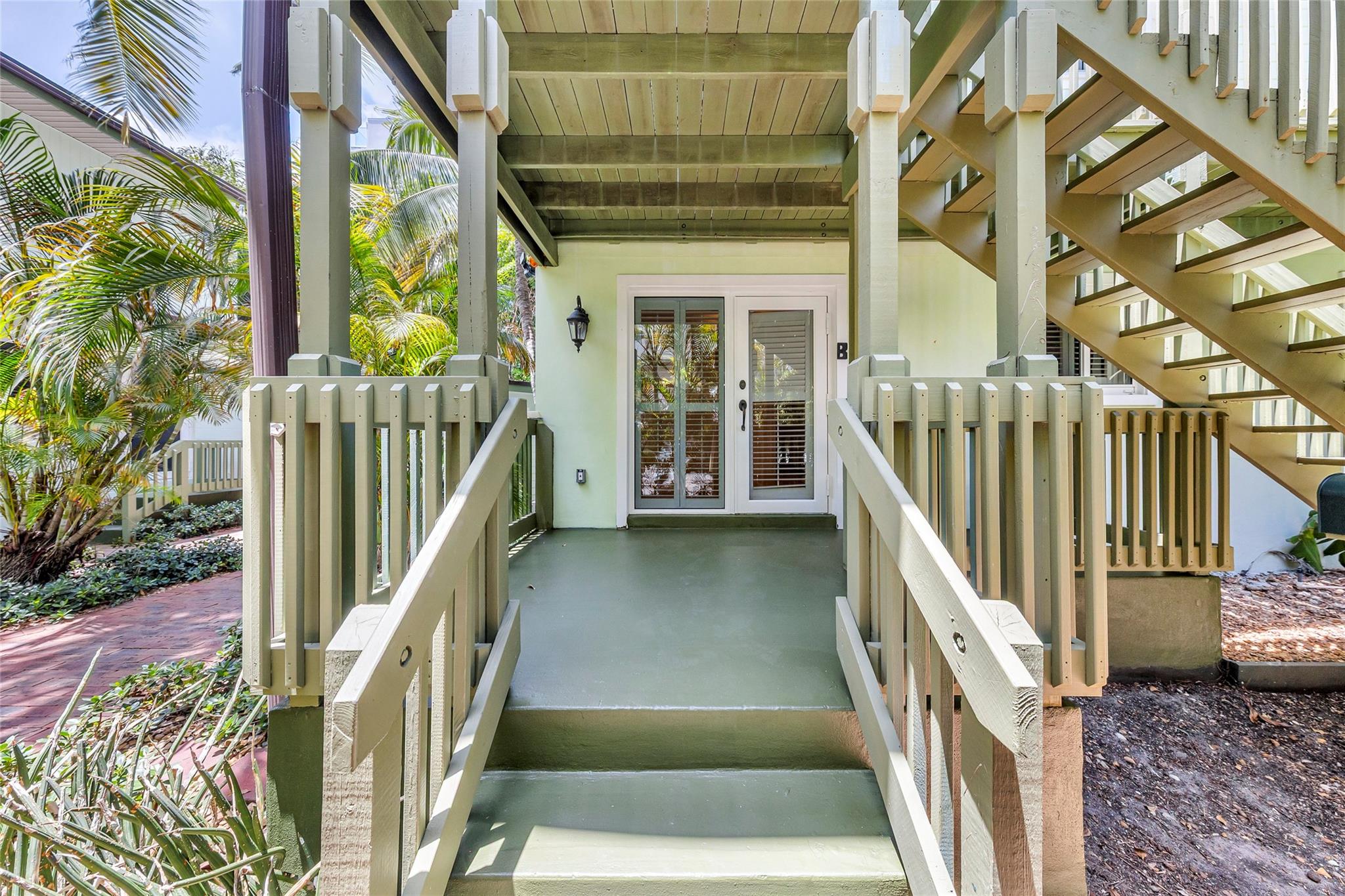 Located in one of Fort Lauderdale’s most sought-after neighborhoods—just off Las Olas Boulevard and a short stroll to the beach—this cozy home blends Key West-style charm with modern design. One assigned parking space is included. No pets allowed. A rare chance to enjoy coastal living with boating access in a prime location. Courtyard area with full size washer and dryer on property. A dock on the property is available for lease, accommodating boats up to 50 feet with a 39-foot beam.