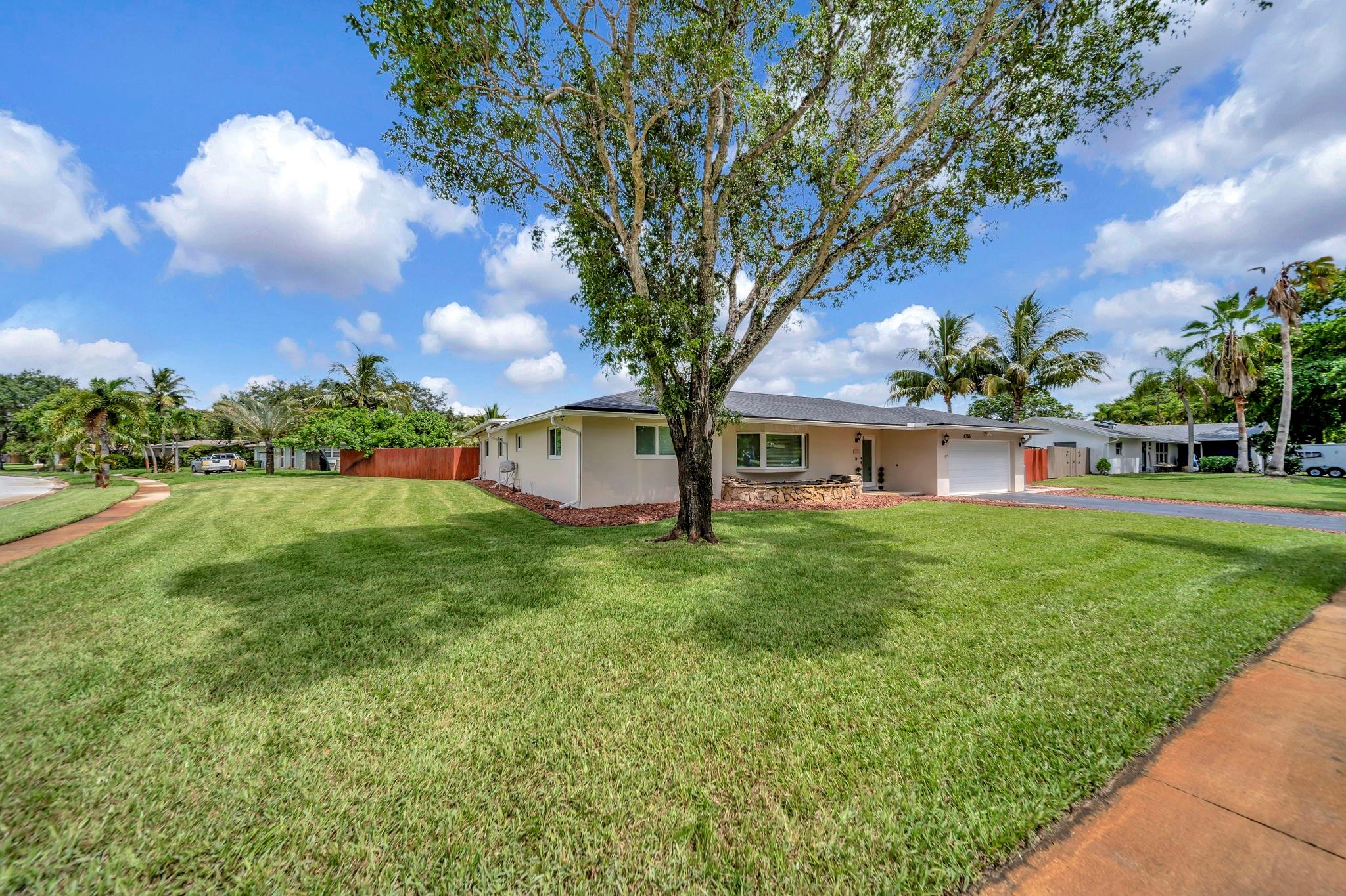 6755 Curry Cir