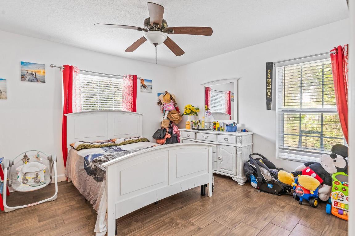 GROVENOR ESTATES UNIT ONE - Residential