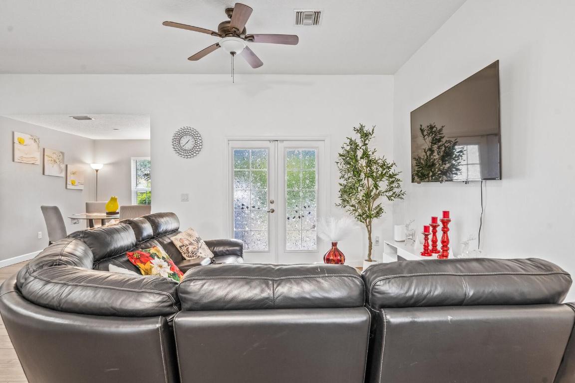 GROVENOR ESTATES UNIT ONE - Residential