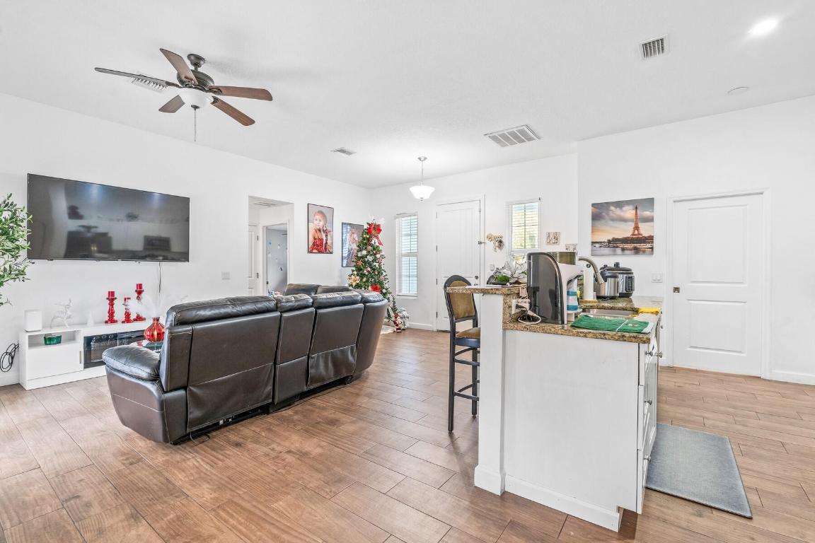 GROVENOR ESTATES UNIT ONE - Residential