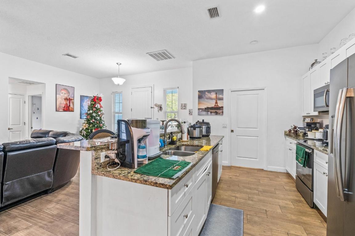 GROVENOR ESTATES UNIT ONE - Residential