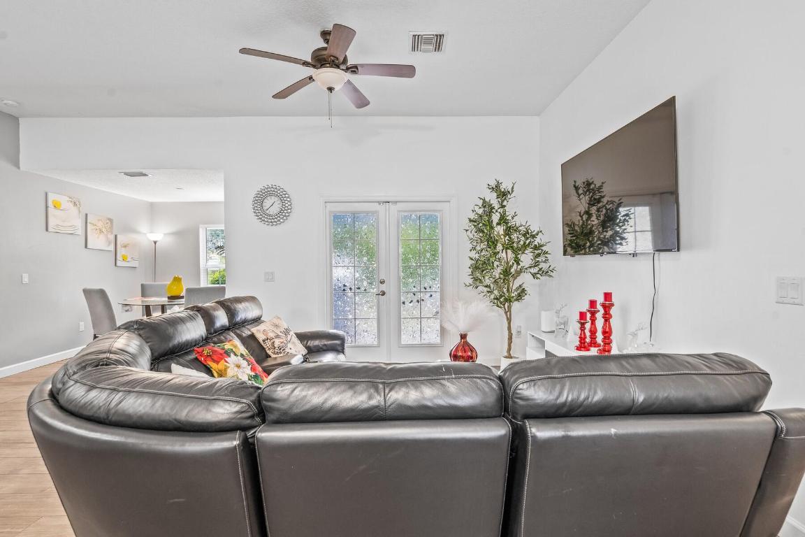 GROVENOR ESTATES UNIT ONE - Residential