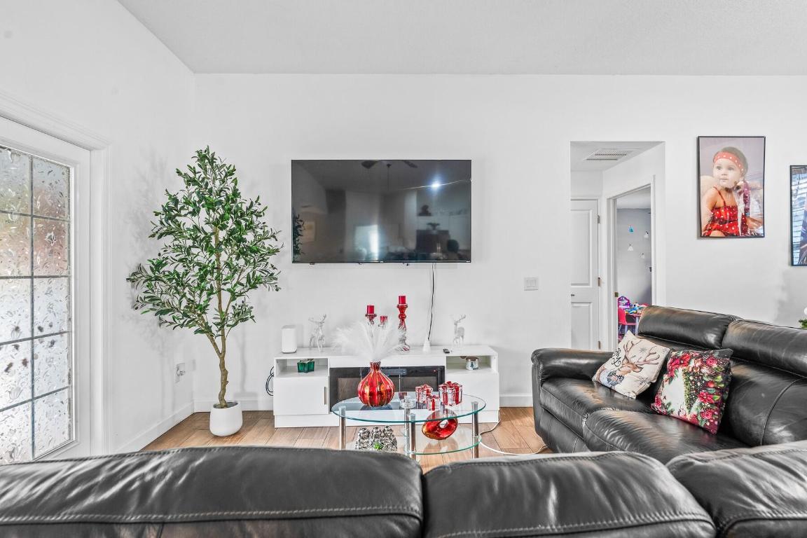 GROVENOR ESTATES UNIT ONE - Residential