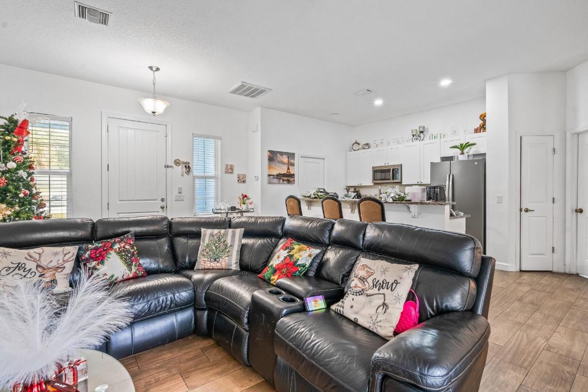 GROVENOR ESTATES UNIT ONE - Residential