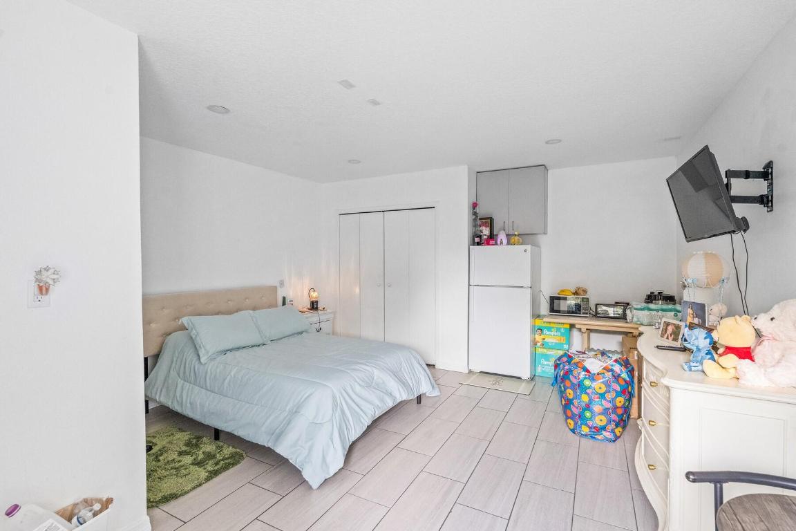 GROVENOR ESTATES UNIT ONE - Residential