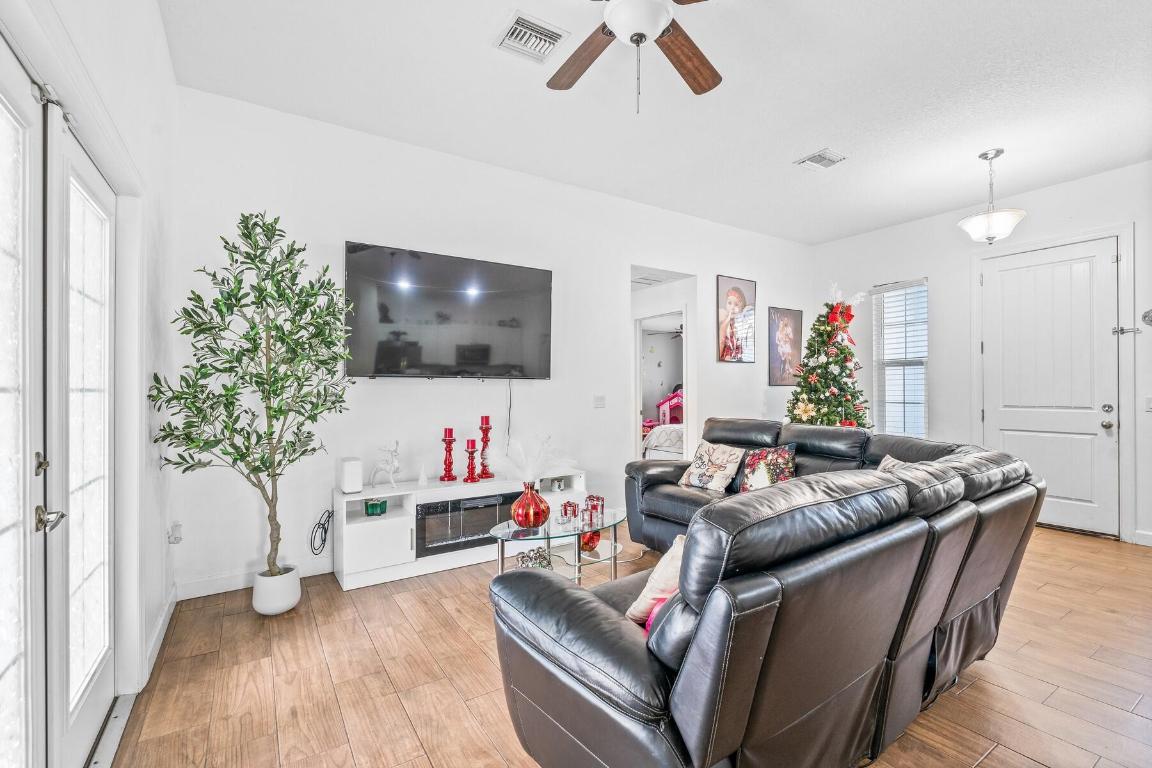 GROVENOR ESTATES UNIT ONE - Residential