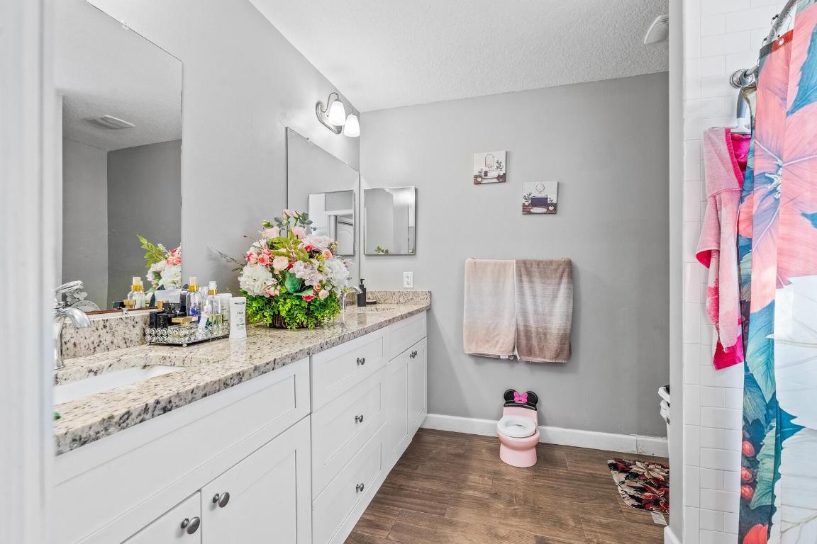 GROVENOR ESTATES UNIT ONE - Residential