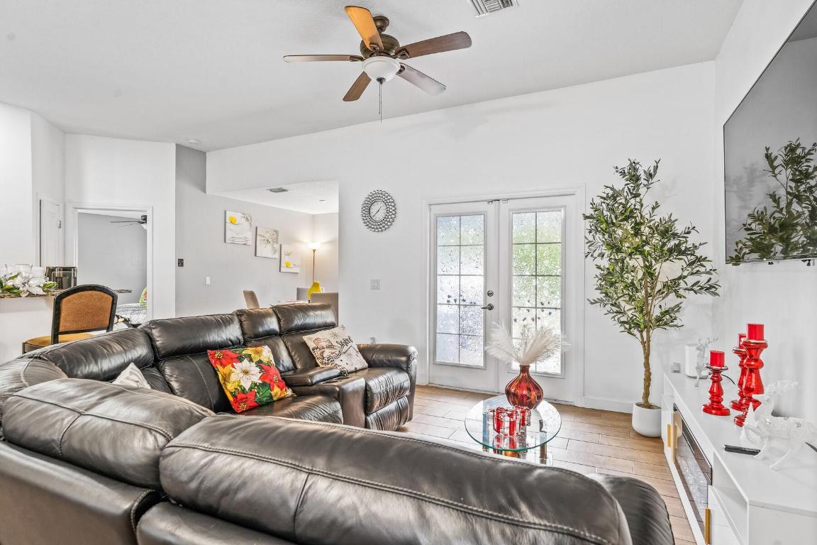 GROVENOR ESTATES UNIT ONE - Residential