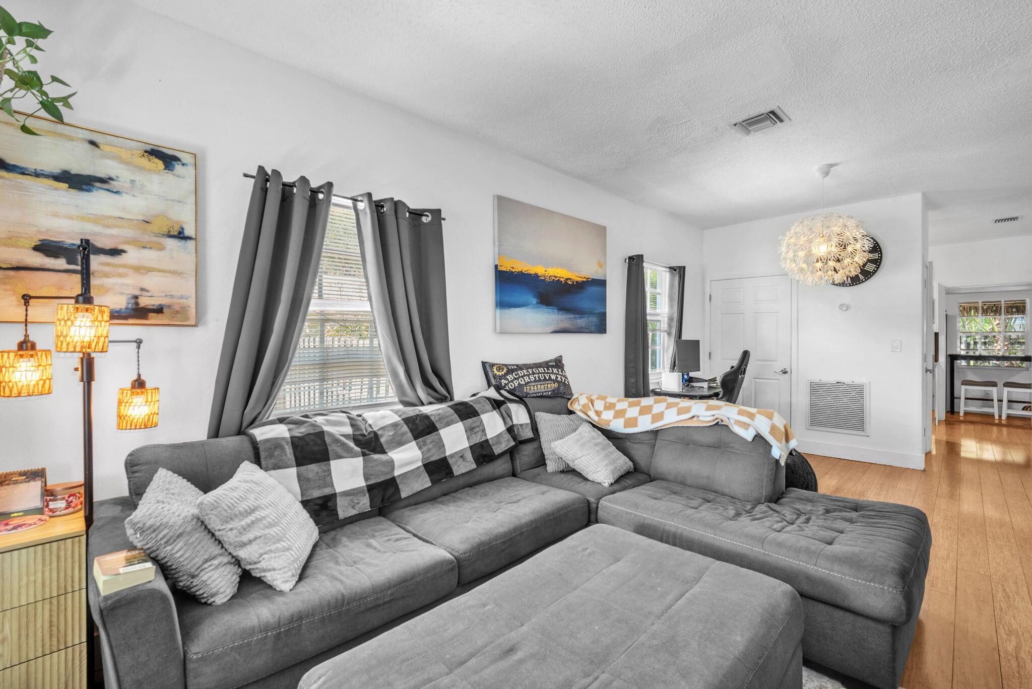 1005 SW 15 Terrace