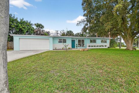 Photo of 400 Northlake Drive, North Palm Beach, FL 33408 (MLS # B26002289)