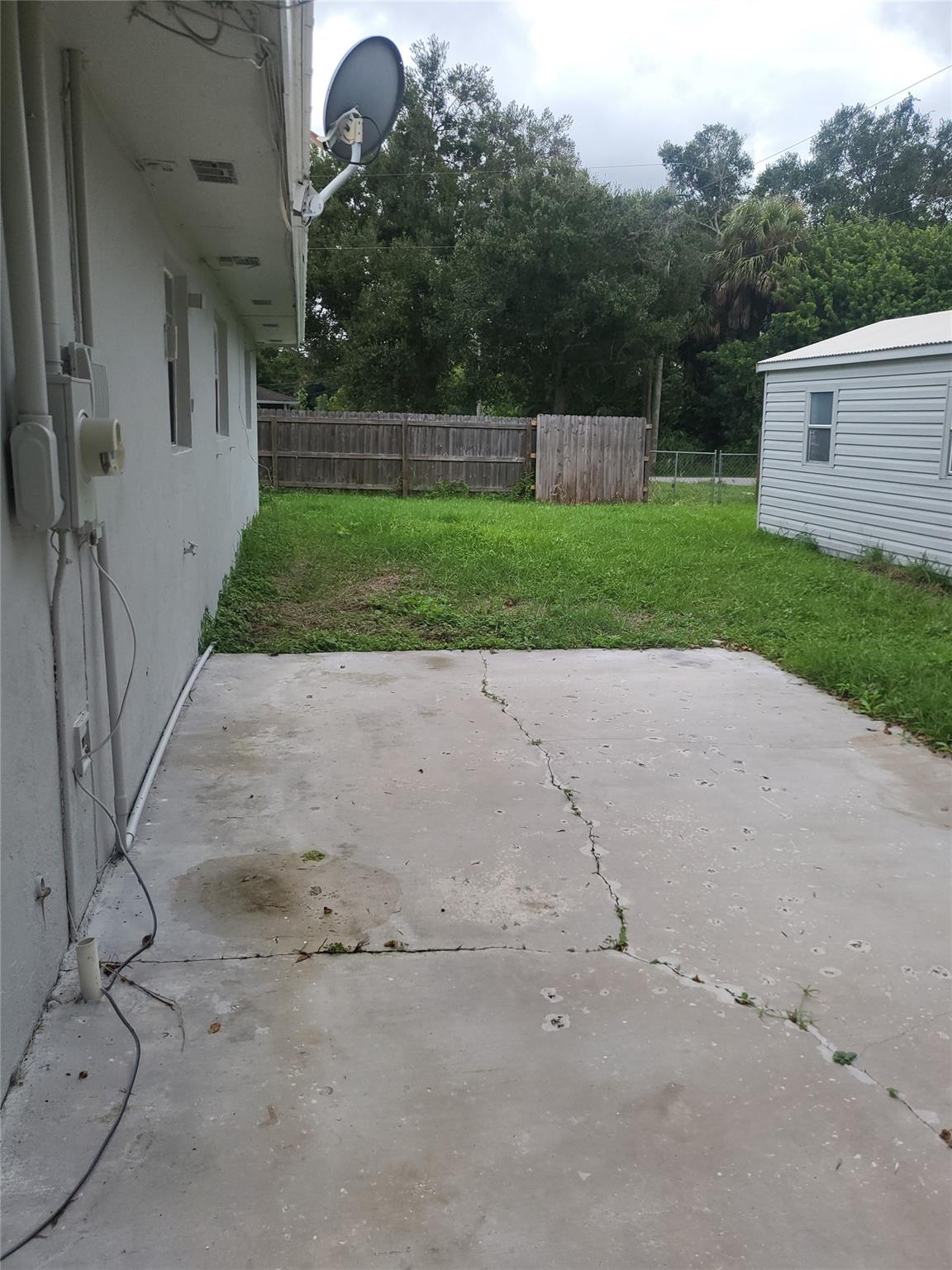 3/1 HOME IN OKEECHOBEE, FL FOR RENT, TILE THROUGHOUT.   1 SMALL PET WELCOME, WITH NONREFUNDABLE PET FEE. SEC. 8 VOUCHER WELCOME. CREDIT, BACKGROUND, INCOME MUST EQUAL 2XS THE RENT RATE. THIS PROPERTY WILL BE MOVE IN READY BY 10/15 OR SOONER. INTERIOR AND EXTERIOR PICS COMING.