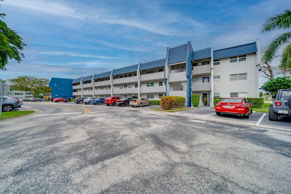 ORIOLE GOLF & TENNIS CLUB - Residential