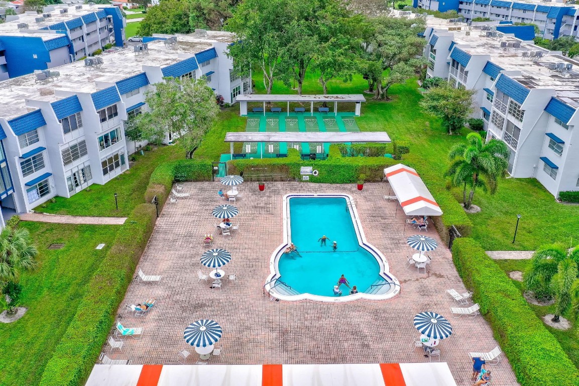 ORIOLE GOLF & TENNIS CLUB - Residential