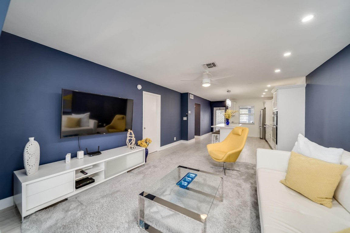 ORIOLE GOLF & TENNIS CLUB - Residential
