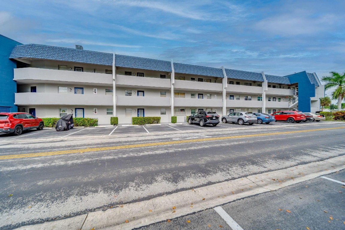 ORIOLE GOLF & TENNIS CLUB - Residential