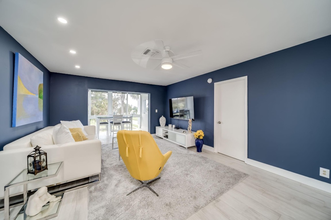 ORIOLE GOLF & TENNIS CLUB - Residential