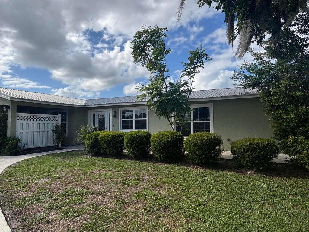 Photo of 4003 SE 26th Street, Okeechobee, FL 34974 (MLS # B26012808)