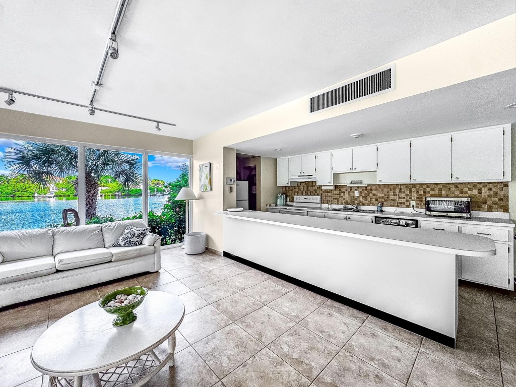 HORIZON WEST CONDO - Residential