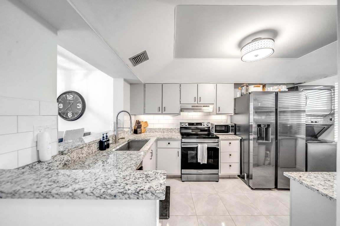 HORIZON WEST CONDO - Residential