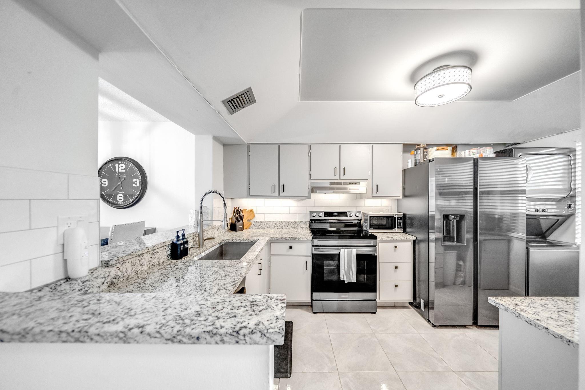 HORIZON WEST CONDO - Residential