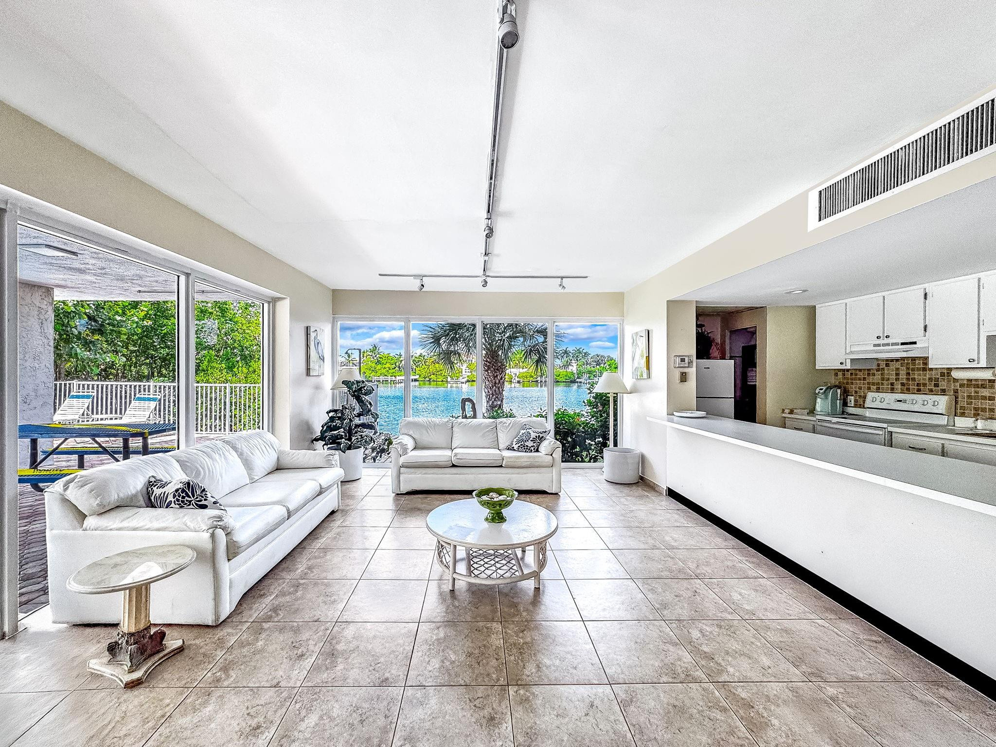 HORIZON WEST CONDO - Residential