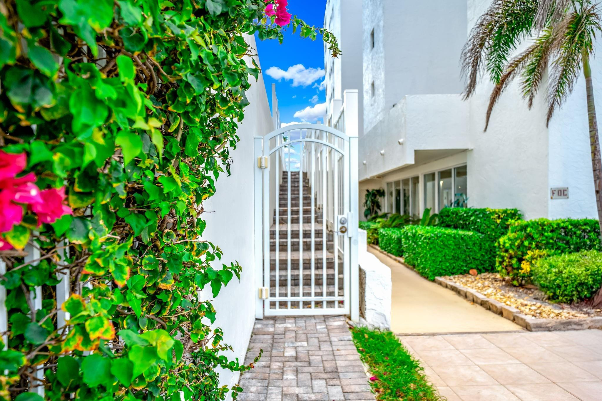 HORIZON WEST CONDO - Residential